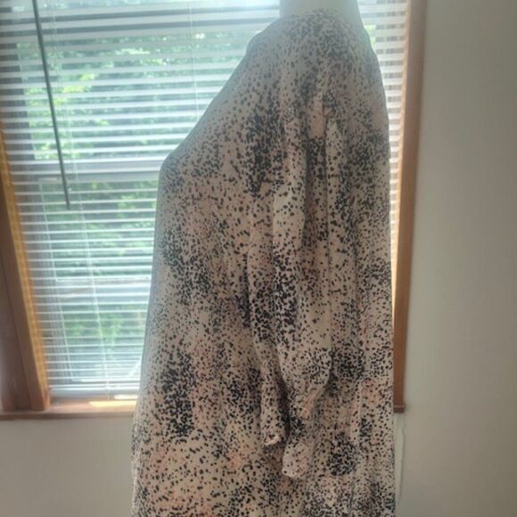 JNY Jones New York White/Black/Peach dotted print V-neck tunic, size 3X - Picture 2 of 5